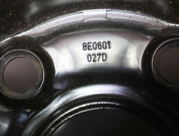 Felge Stahl vorn links 8E0601027D Audi A4 B7 EC