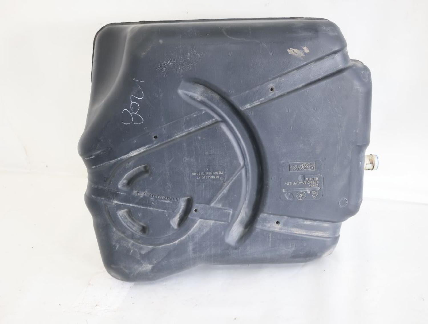 Kraftstofftank 2330657 Ford FOCUS 3 Turnier