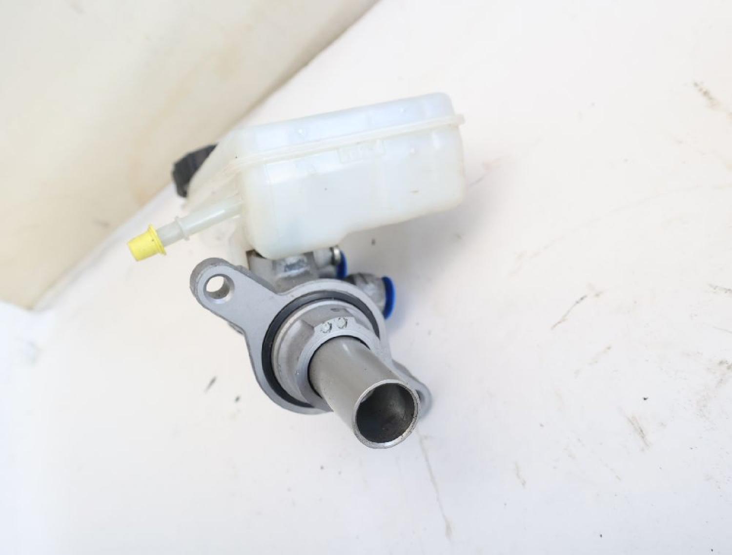 Hauptbremszylinder DV612140J Ford FOCUS 3 Turnier