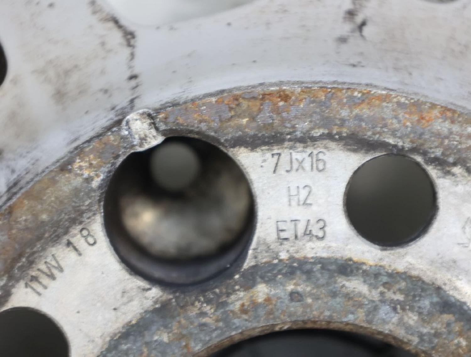 Felge Alu/Leichtmetall vorn rechts 2044011102 Mercedes C-KLASSE S 204