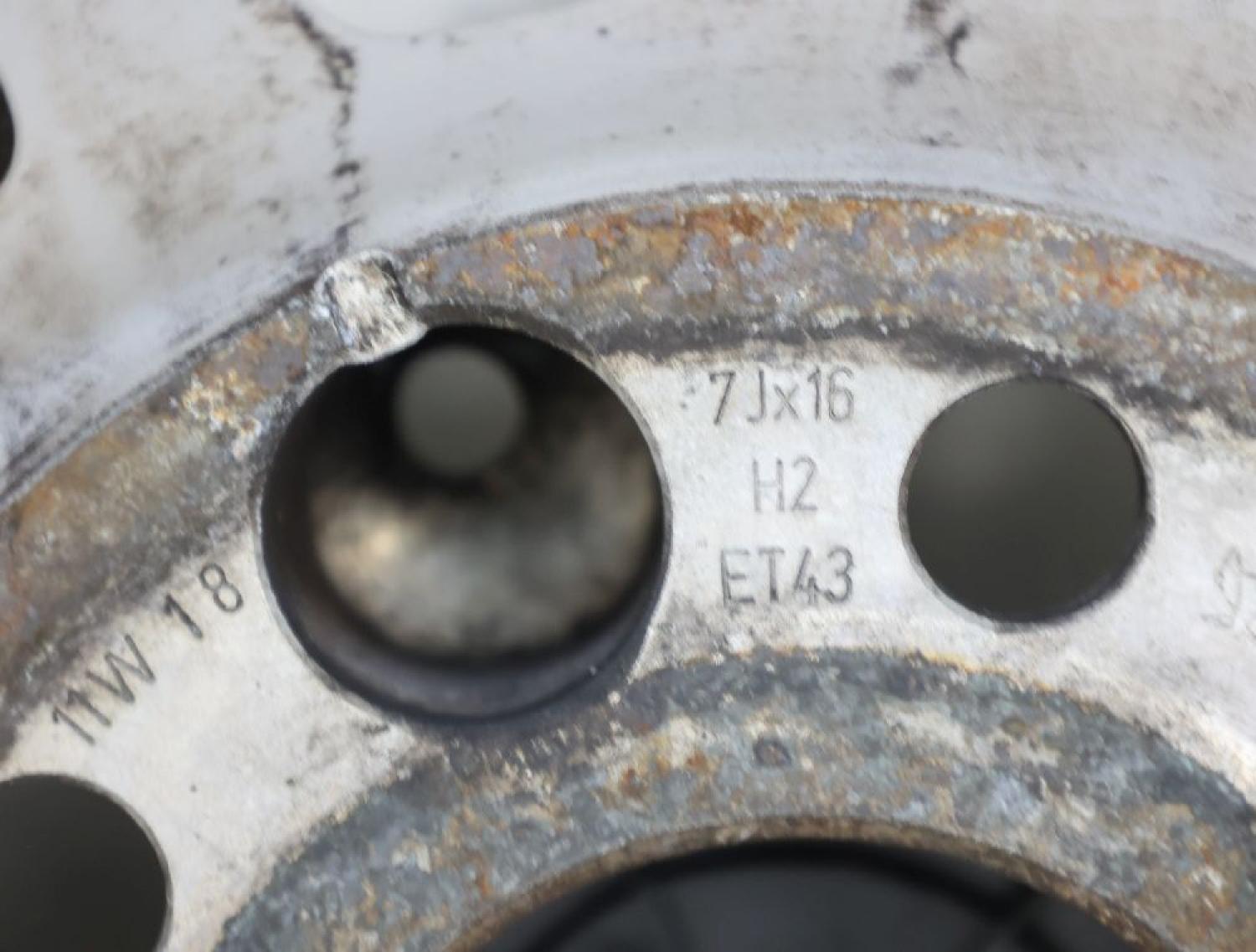 Felge Alu/Leichtmetall hinten rechts 2044011102 Mercedes C-KLASSE S 204