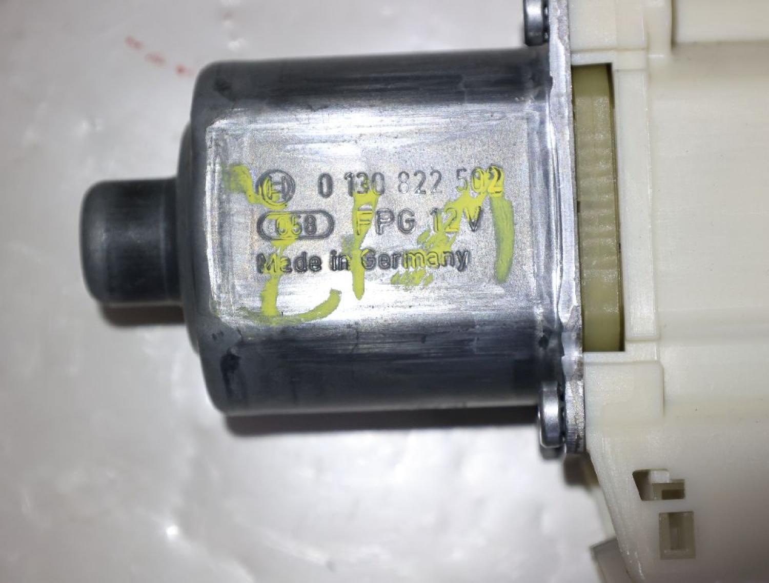 Fensterheber-Motor vorn rechts 2048200242 Mercedes C-KLASSE S 204