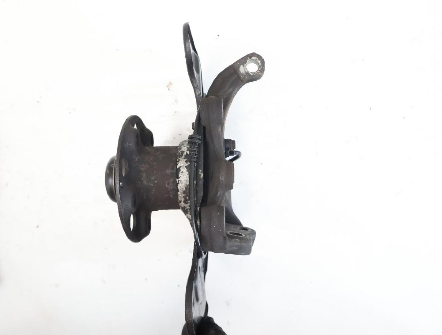Achsschenkel vorn links 2043320101 Mercedes C-KLASSE S 204