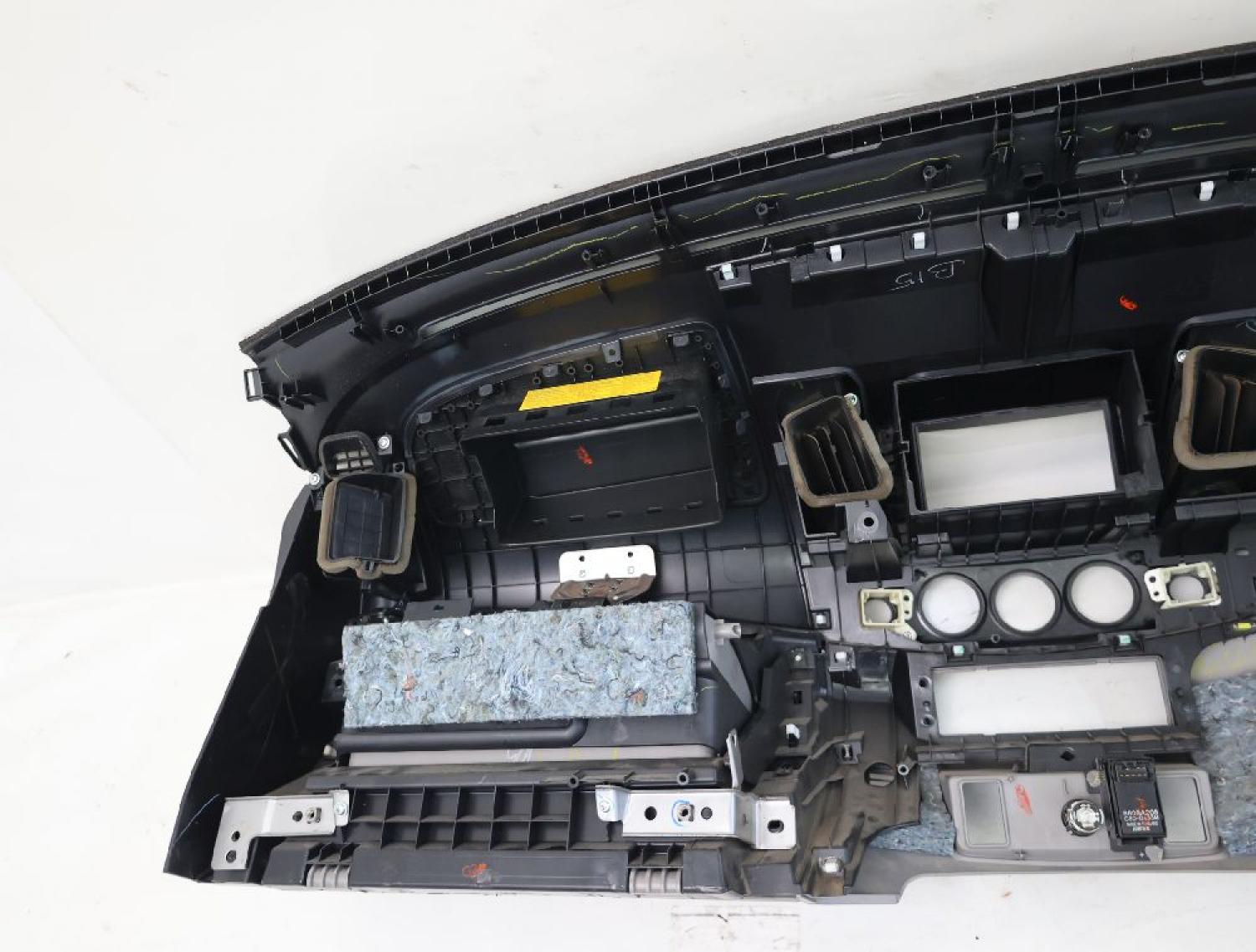Armaturenbrett 8000A378XA Mitsubishi L 200 4 KB4T