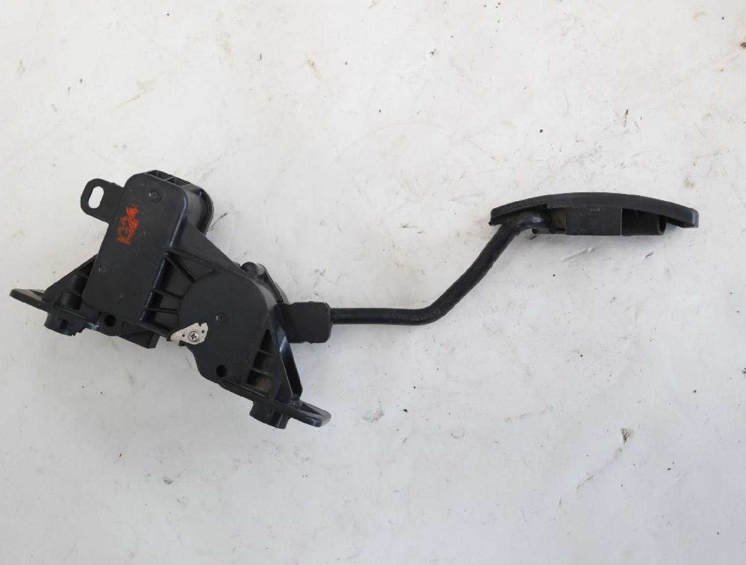 Gaspedal MR992933 Mitsubishi L 200 4 KB4T
