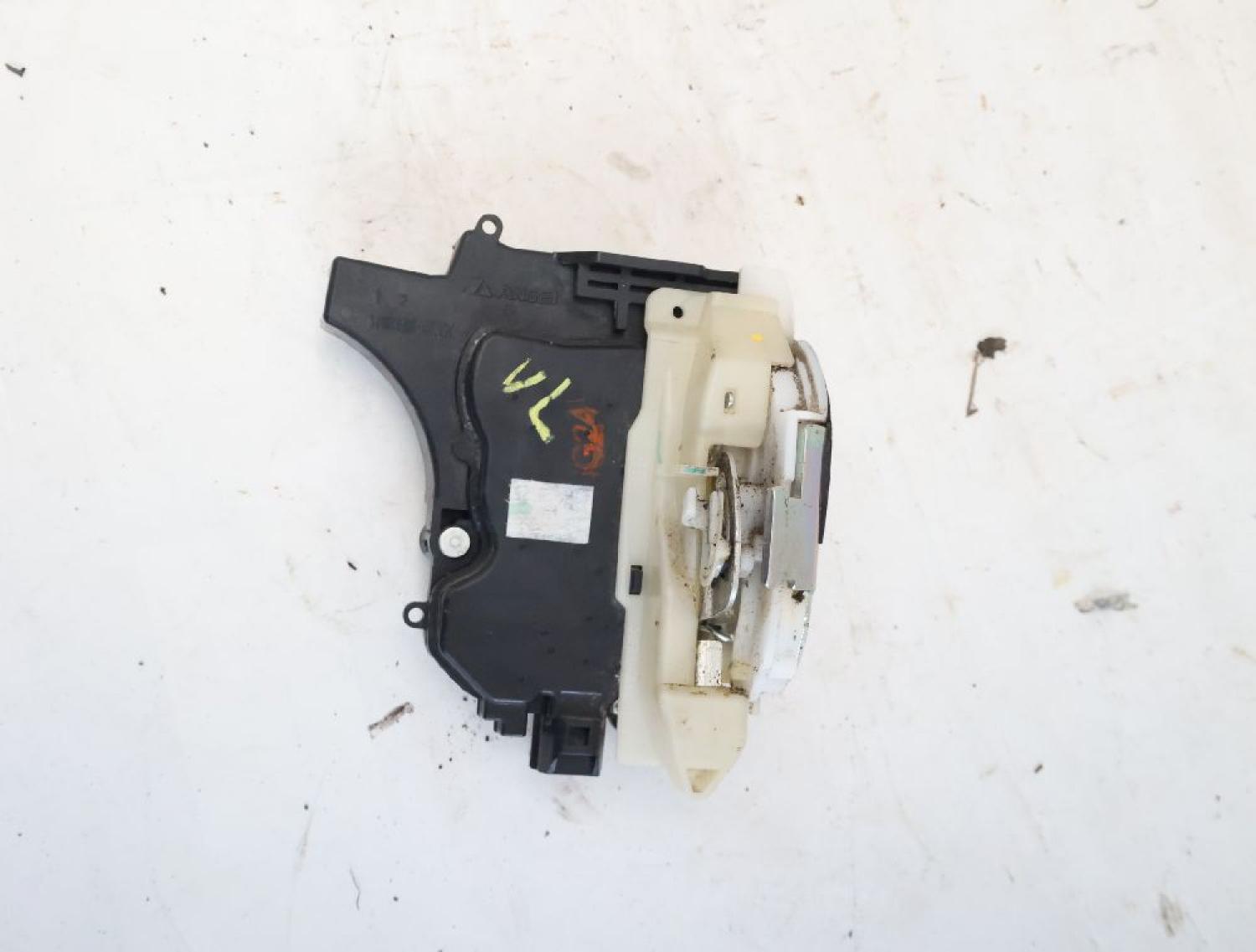 Türschloß vorn links 5715A185 Mitsubishi L 200 4 KB4T