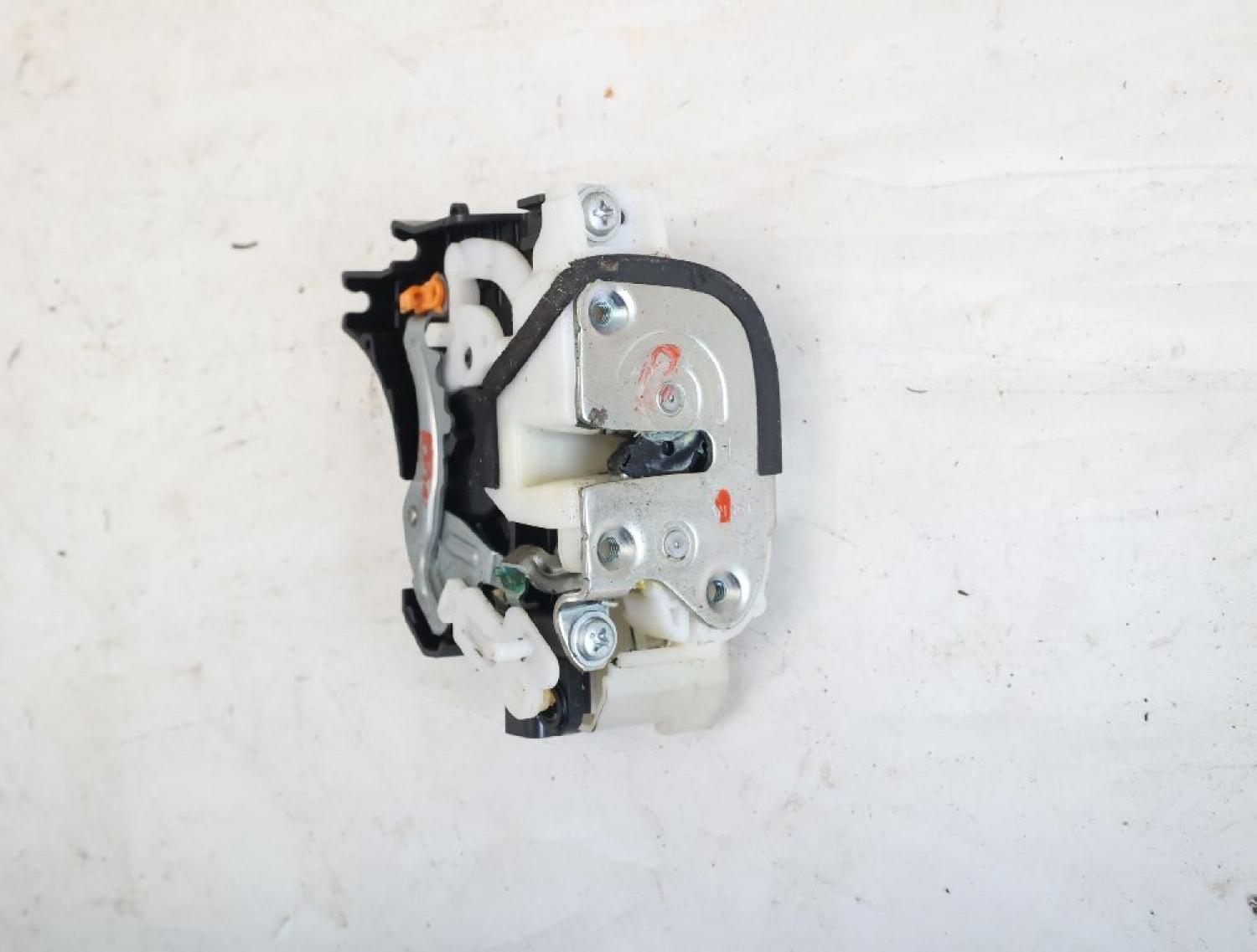 Türschloß hinten rechts 5745A094 Mitsubishi L 200 4 KB4T