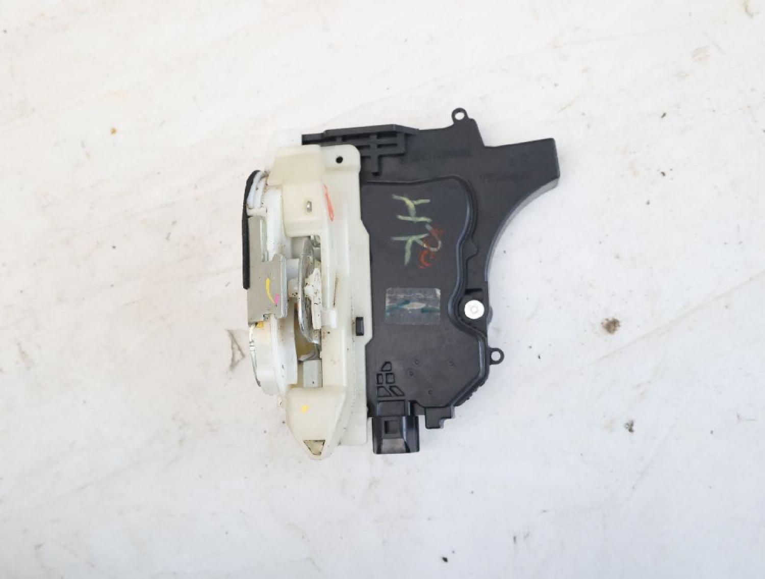 Türschloß hinten rechts 5745A094 Mitsubishi L 200 4 KB4T
