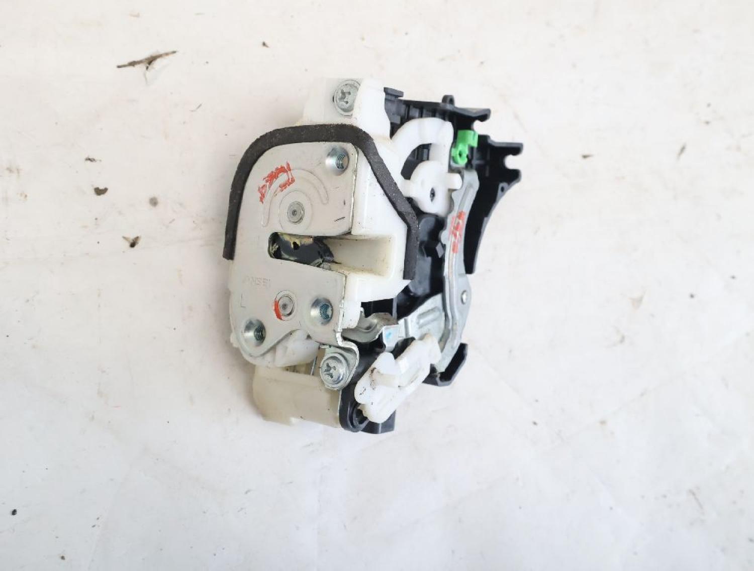 Türschloß hinten links 5745A093 Mitsubishi L 200 4 KB4T