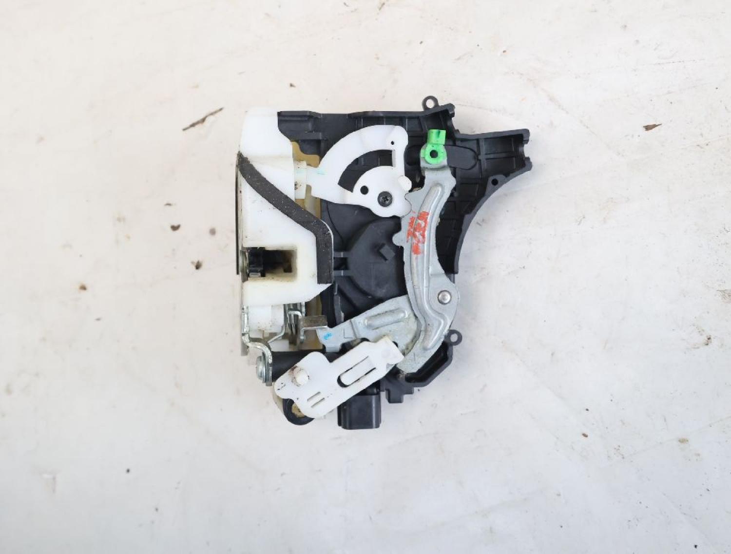 Türschloß hinten links 5745A093 Mitsubishi L 200 4 KB4T