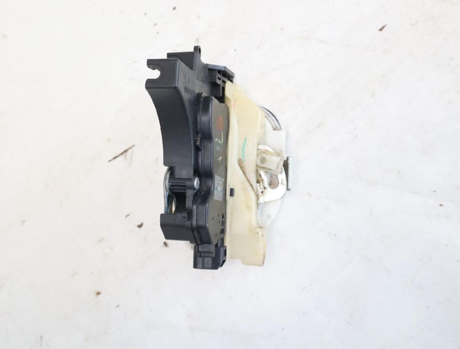 Türschloß hinten links 5745A093 Mitsubishi L 200 4 KB4T