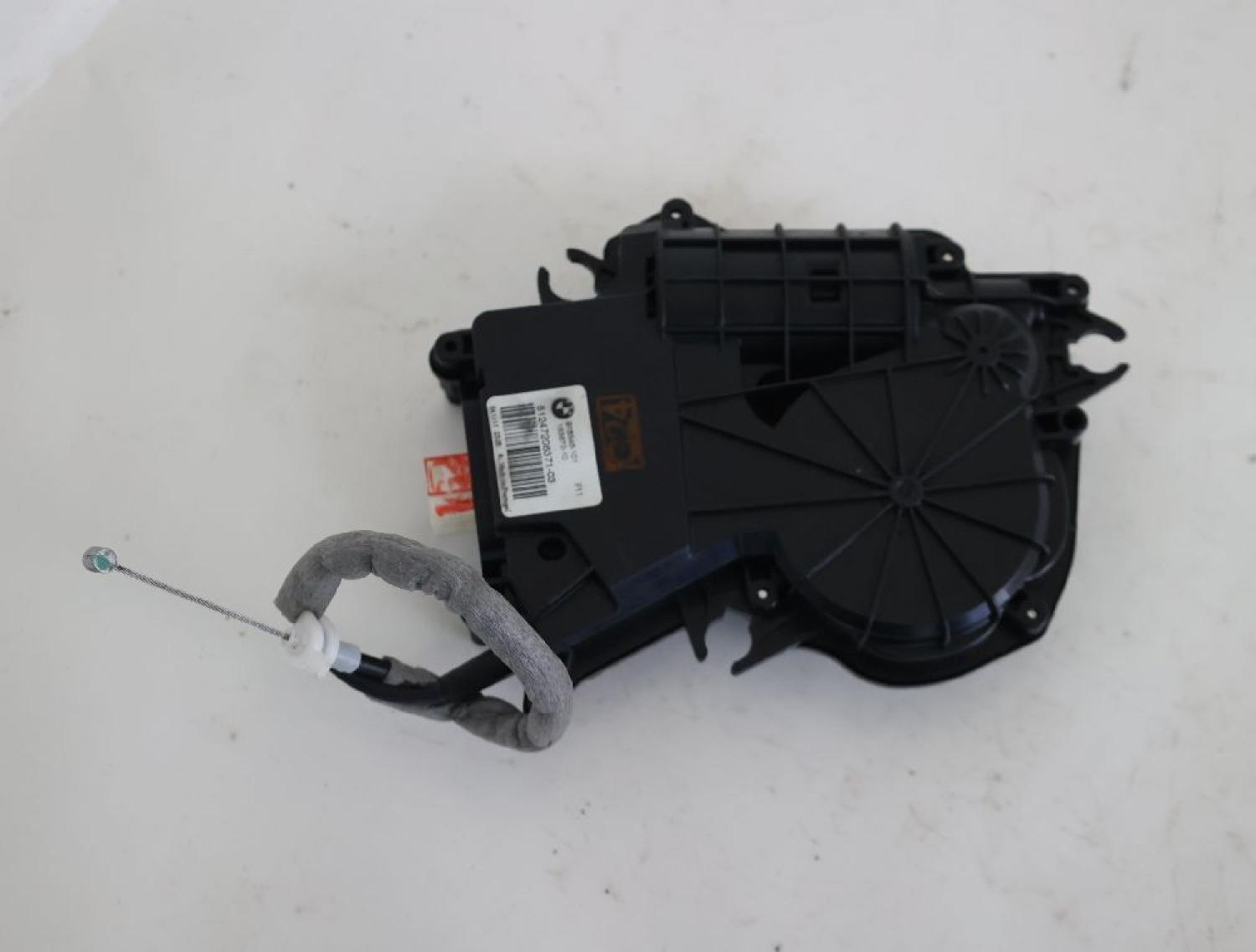 Stellmotor ZV Heckklappe 51247208371 BMW 5er Touring F11