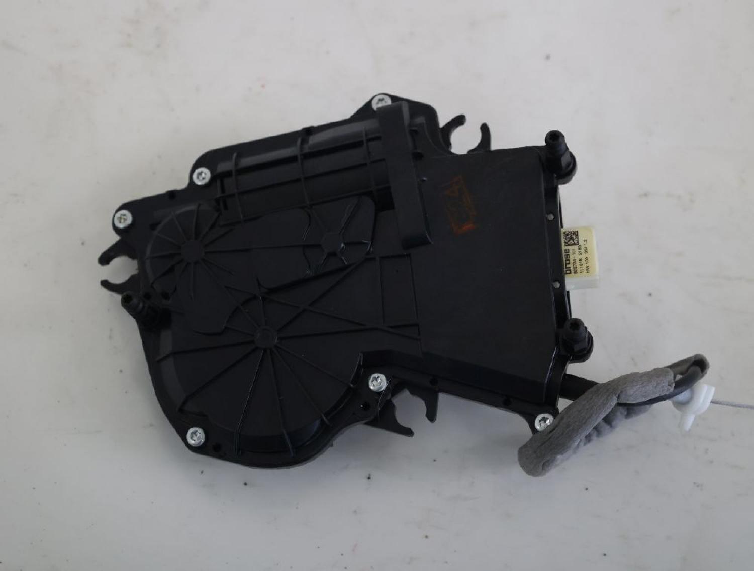 Stellmotor ZV Heckklappe 51247208371 BMW 5er Touring F11