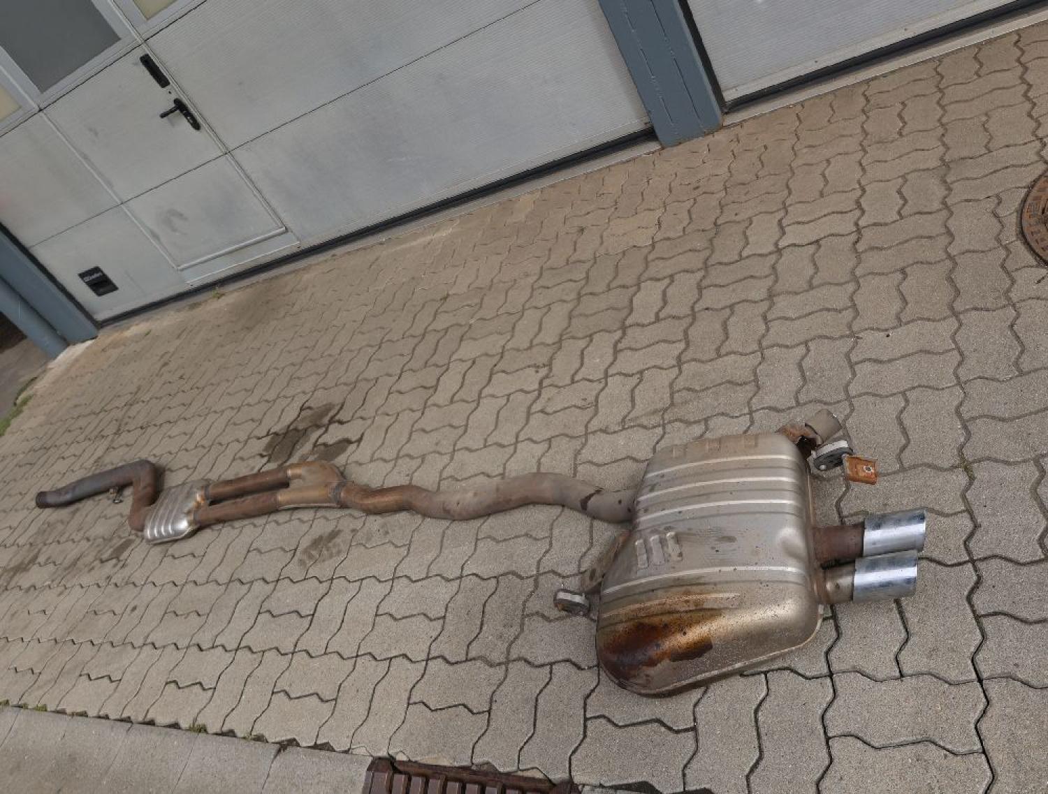 Auspuff / Schalldämpfer hinten 7807110 BMW 5er Touring F11