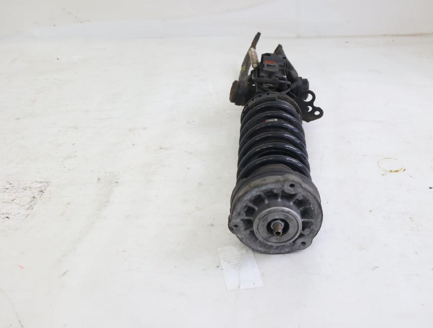 Federbein vorn links 37116852929 BMW 5er Touring F11