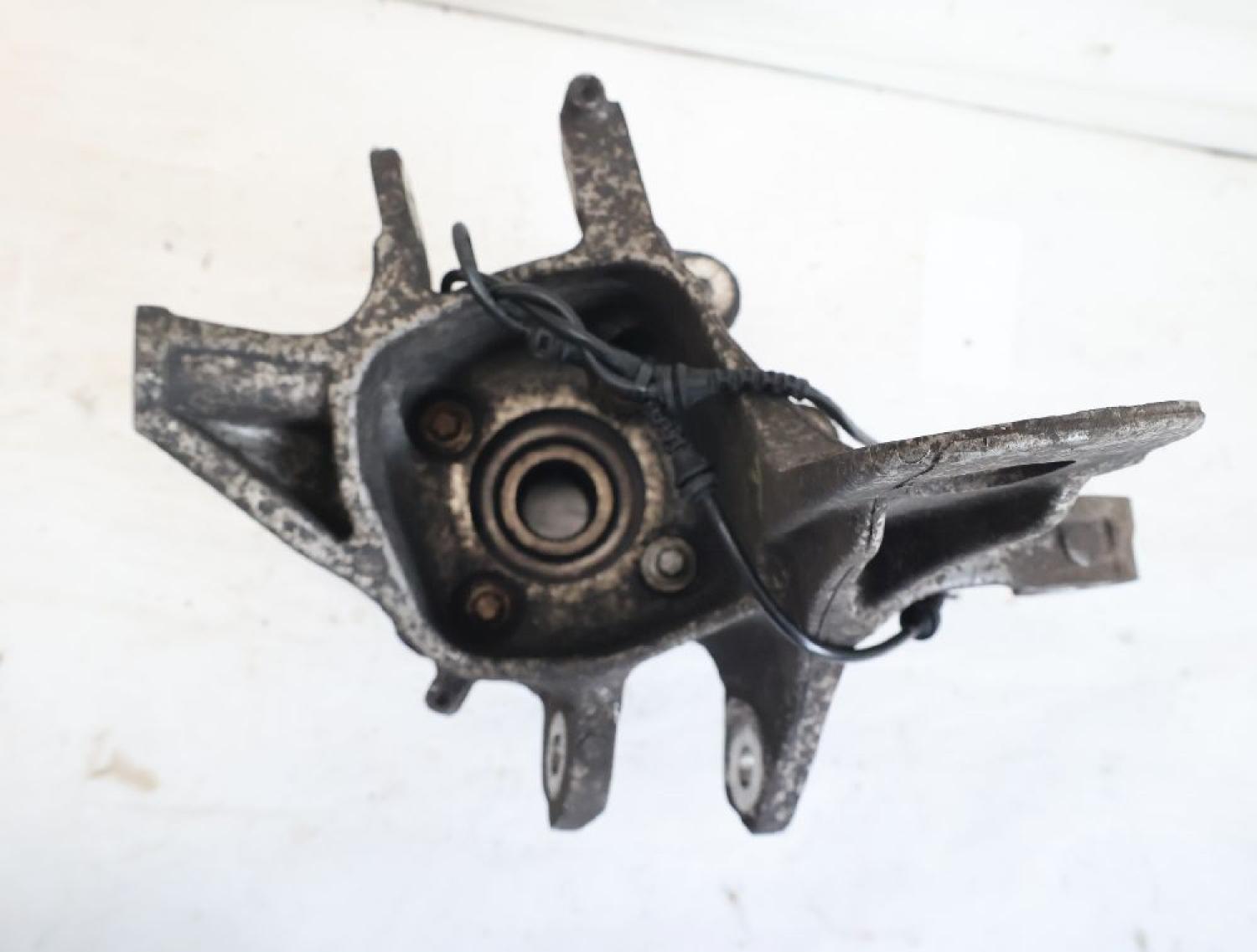 Achsschenkel hinten rechts 6796100 BMW 5er Touring F11