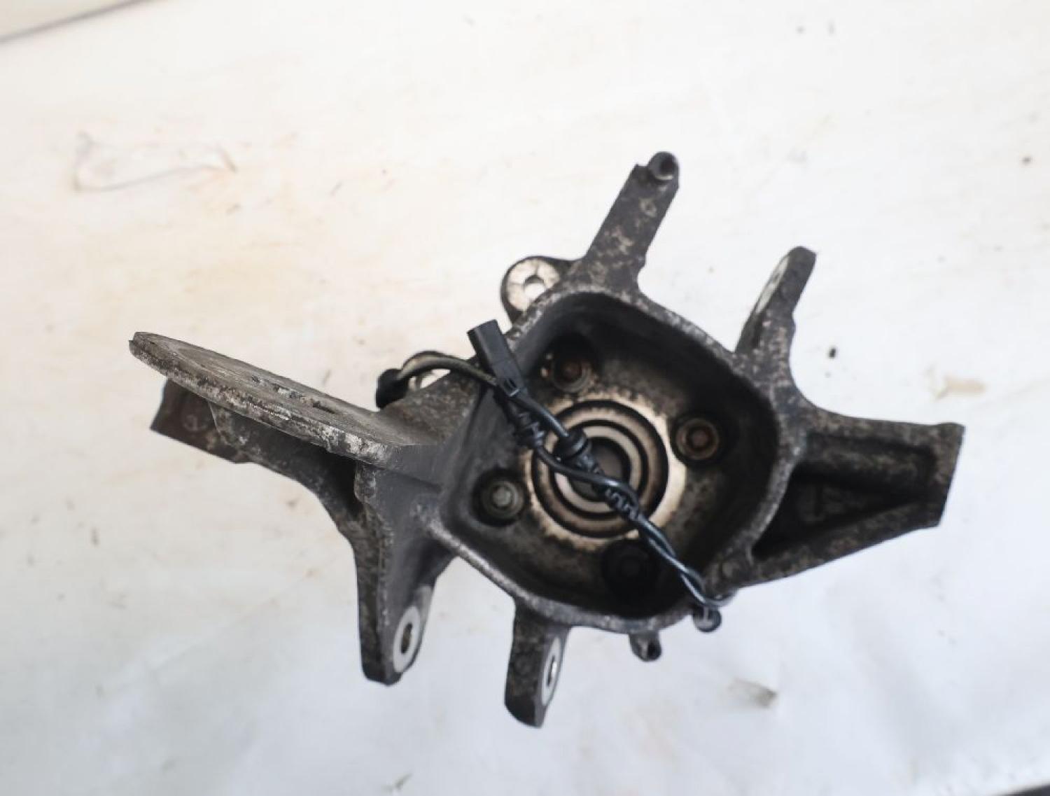 Achsschenkel hinten links 6796099 BMW 5er Touring F11